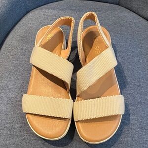 Kensie Women's Cream Sandals